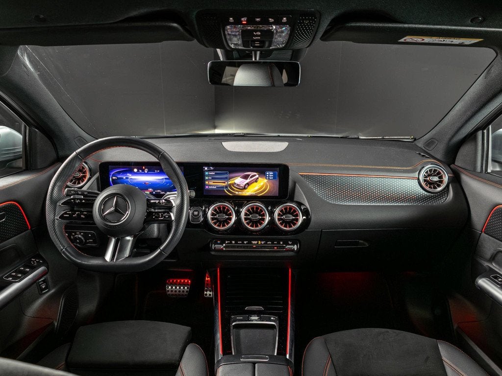 Mercedes-Benz EQA 350 4MATIC AMG Line 71 kWh Panorama dak, Auto's, Automaat, Zwart, 71 kWh, 435 min