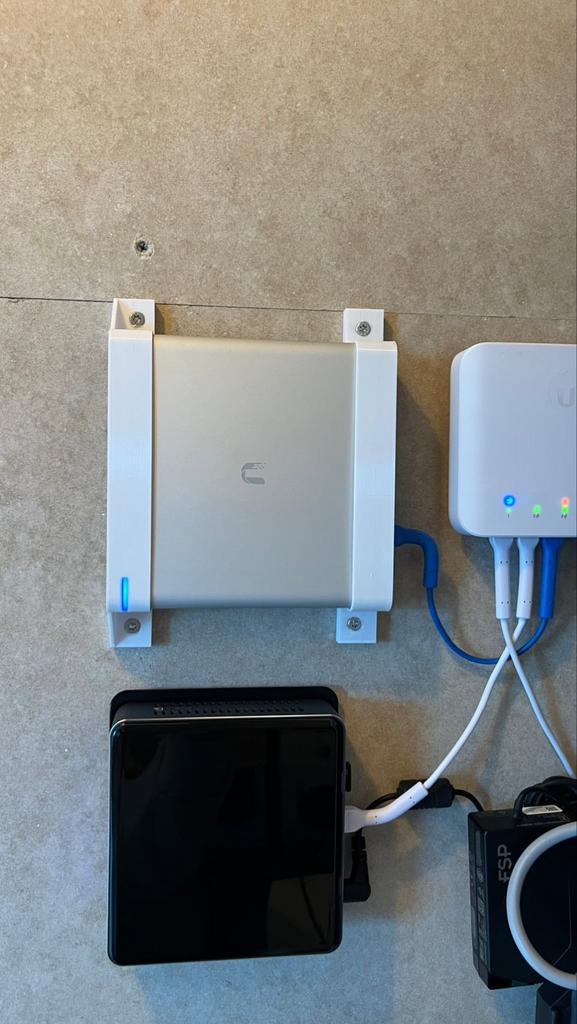 UNIFI CLOUD KEY GEN 2 PLUS Muurbeugel, Computers en Software, Accesspoints, Nieuw, Ophalen of Verzenden