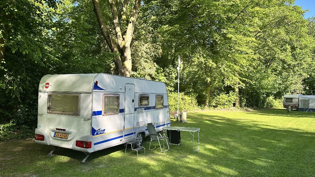 Bürstner Fun 435 TS - 2003 - mover, fietsendrager & voortent, Vast bed, Kachel, Rondzit, 750 - 1000 kg