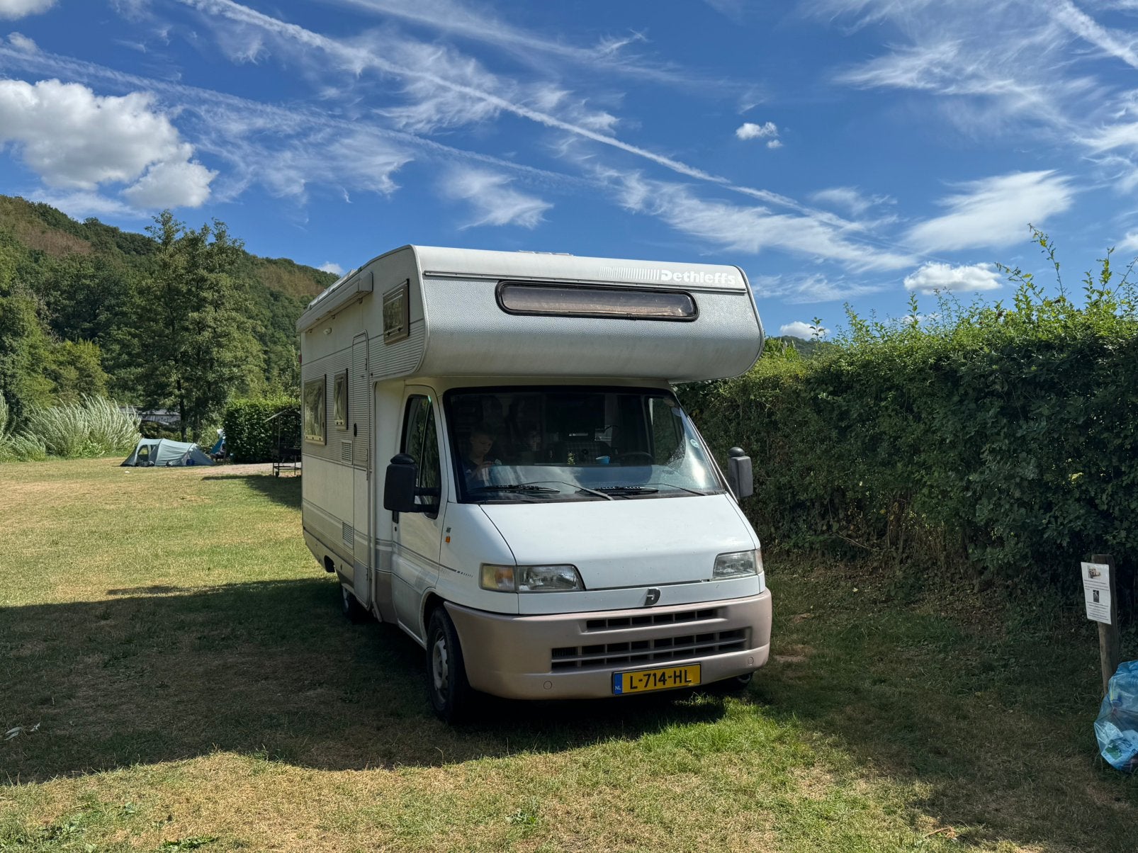 Dethleffs Alkoof Camper | 6 zitplaatsen | Lithium | 350Wp, Caravans en Kamperen, Campers, Alkoof, Fiat, Particulier, Koelkast