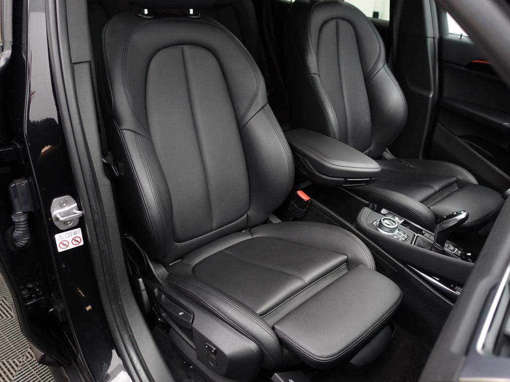 BMW X1 sDrive18i M Sport Aut- Sport leder Interieur, Sfeerve, Gebruikt, Met garantie (alle), Zwart, 3 cilinders