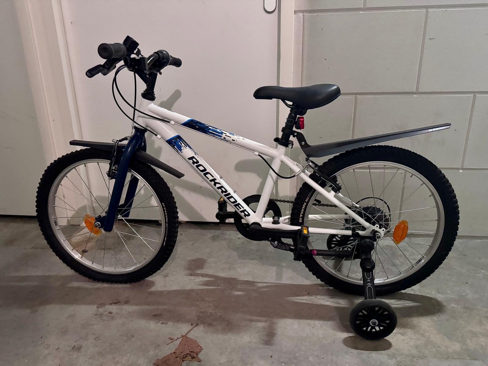Ongebruikt Rockrider Kinderfiets 20 inch - incl zijwieltjes, Fietsen en Brommers, Fietsen | Crossfietsen en BMX, Ophalen, 16 tot 20 inch