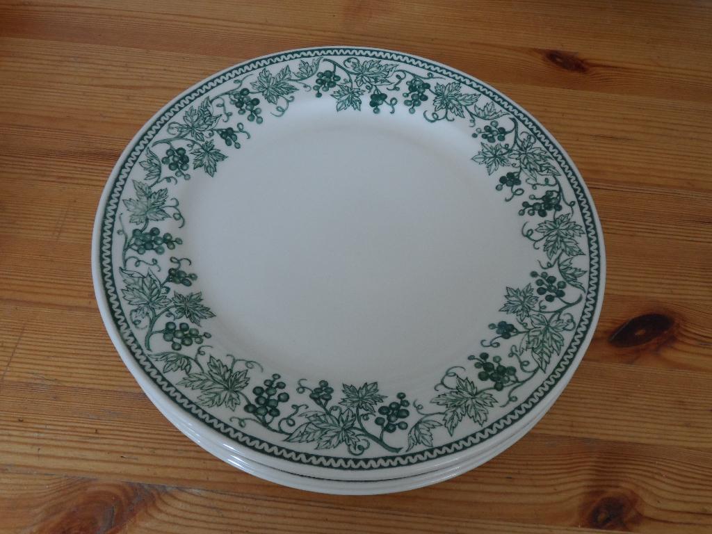 Claytan borden 4x, Huis en Inrichting, Keuken | Servies, Keramiek, Ophalen of Verzenden, Zo goed als nieuw, Bord(en)