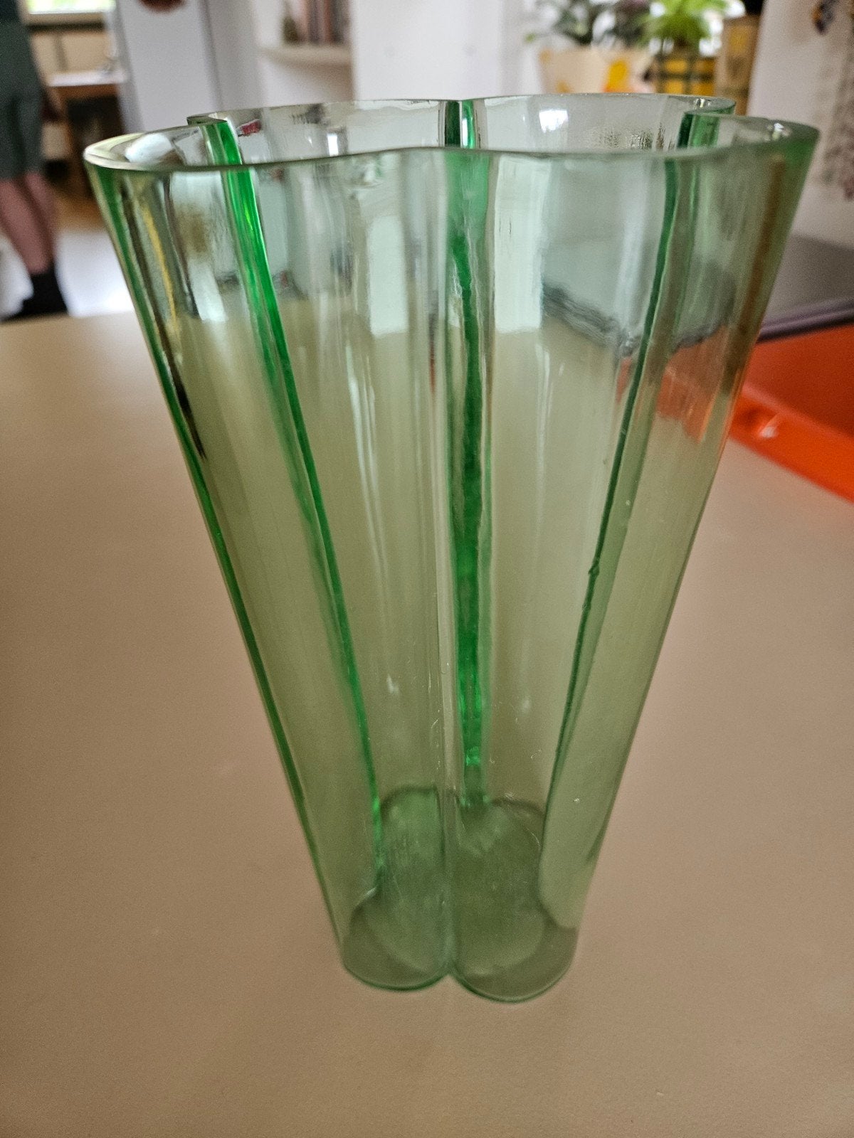 Mooie groene vaas, Huis en Inrichting, Woonaccessoires | Vazen, Ophalen of Verzenden