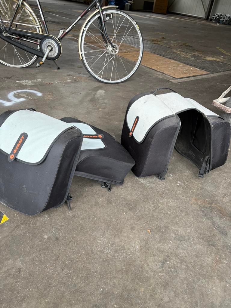 Fietstassen 2 stuks, zwart van kleur ., Ophalen, Gebruikt, Overige typen