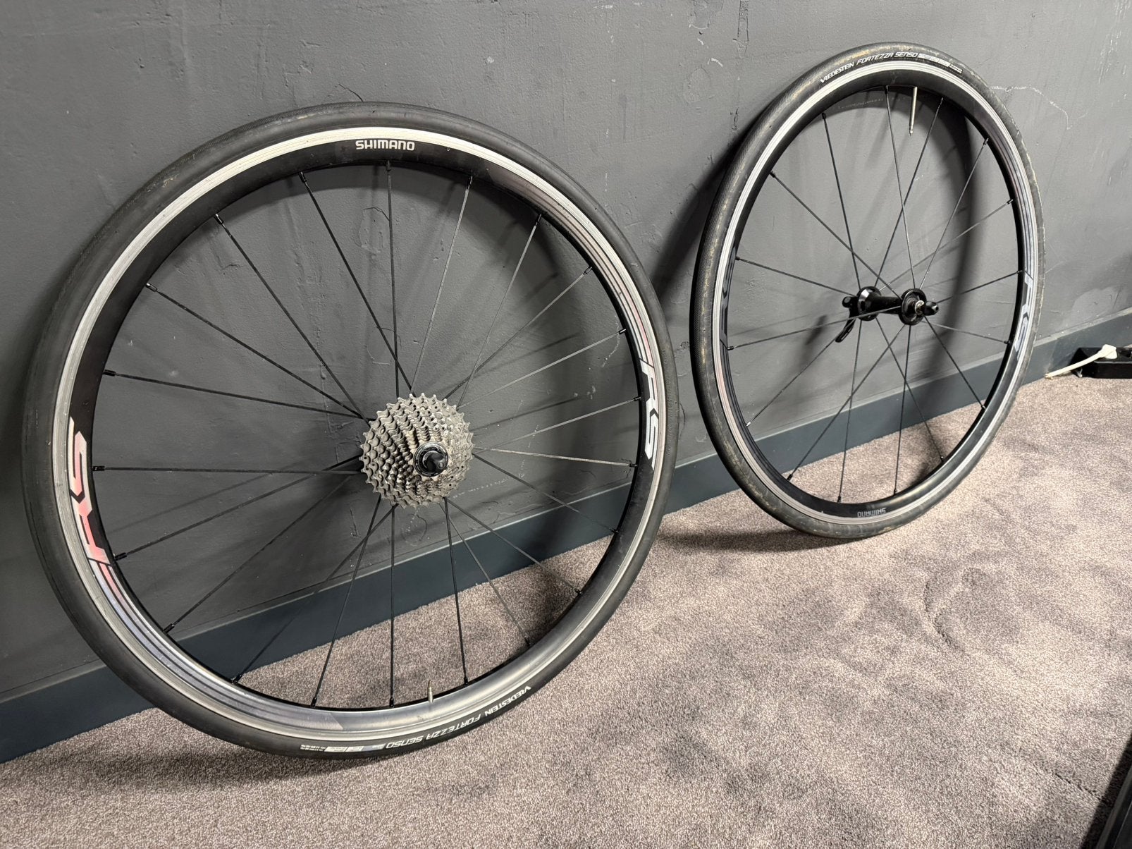 Shimano RS velgrem wielset 10/11 speed + Dura Ace cassette, Fietsen en Brommers, Wiel, Racefiets, Ophalen of Verzenden, Zo goed als nieuw