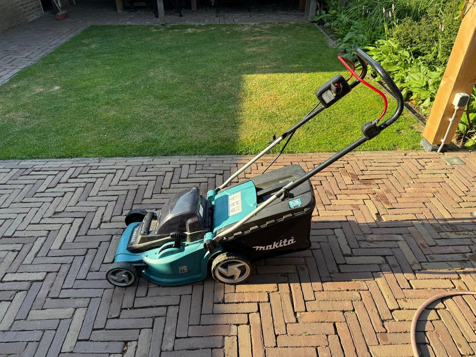 Makita DLM380 Accu-grasmaaier - 380mm maaibreedte, Tuin en Terras, Grasmaaiers, Ophalen, Cirkelmaaier, Accu-grasmaaier, Zo goed als nieuw