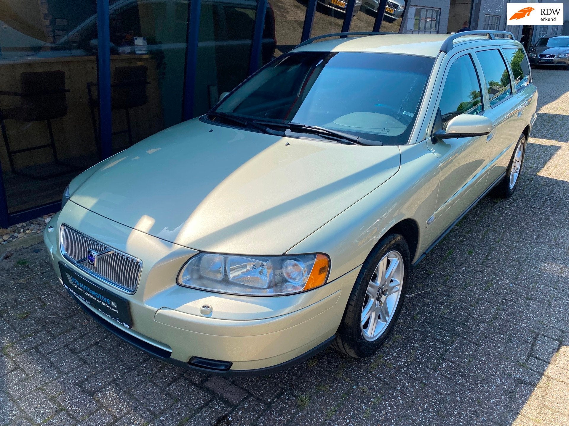 Volvo V70 2.4 Kinetic 93.442KM!, Voorwielaandrijving, Zwart, Bruin, Leder en Stof