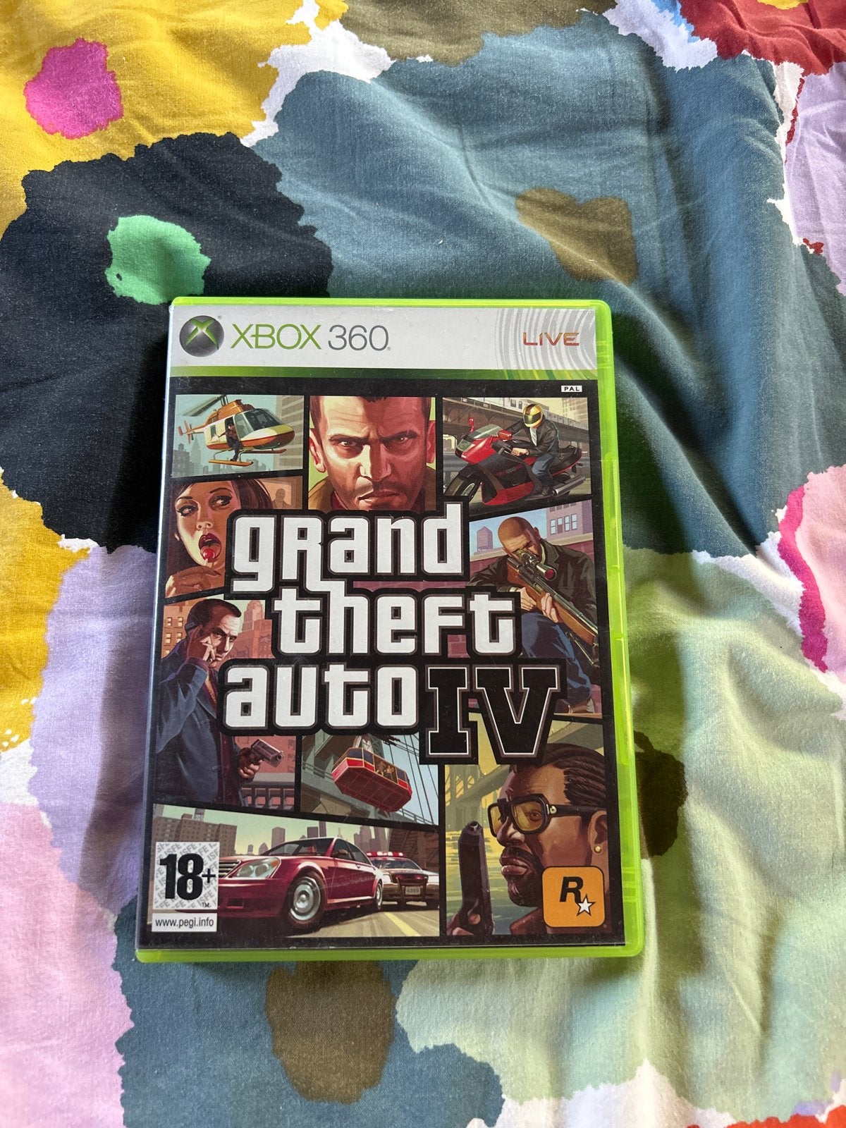 Grand Theft Auto IV (GTA 4) Xbox 360 met kaart, Spelcomputers en Games, Avontuur en Actie, Online, Gebruikt, Vanaf 18 jaar