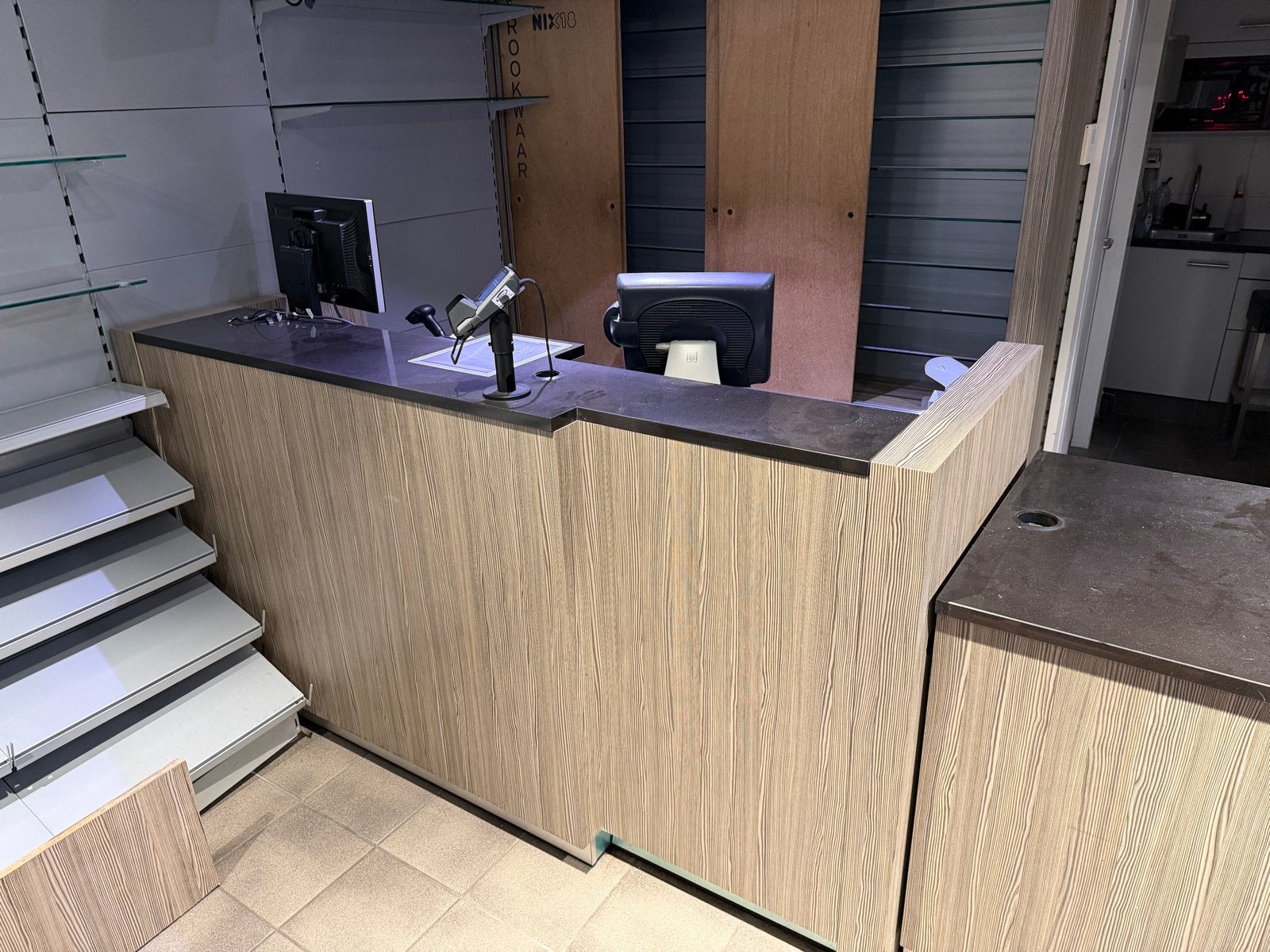 Moderne toonbank met donker granieten blad, Ophalen, Gebruikt