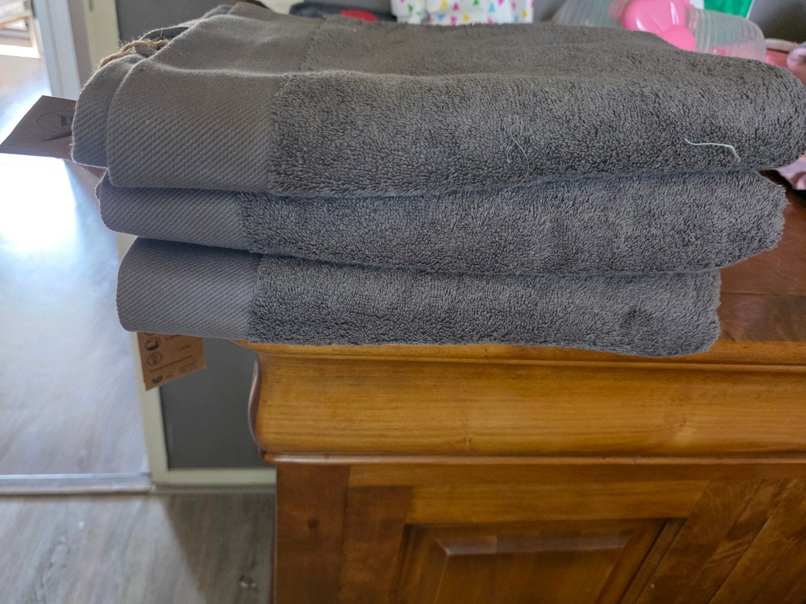 Nieuw antraciet badlaken 70x140 cm - 70% gerecycled katoen, Ophalen of Verzenden, Nieuw, Grijs, Badlaken