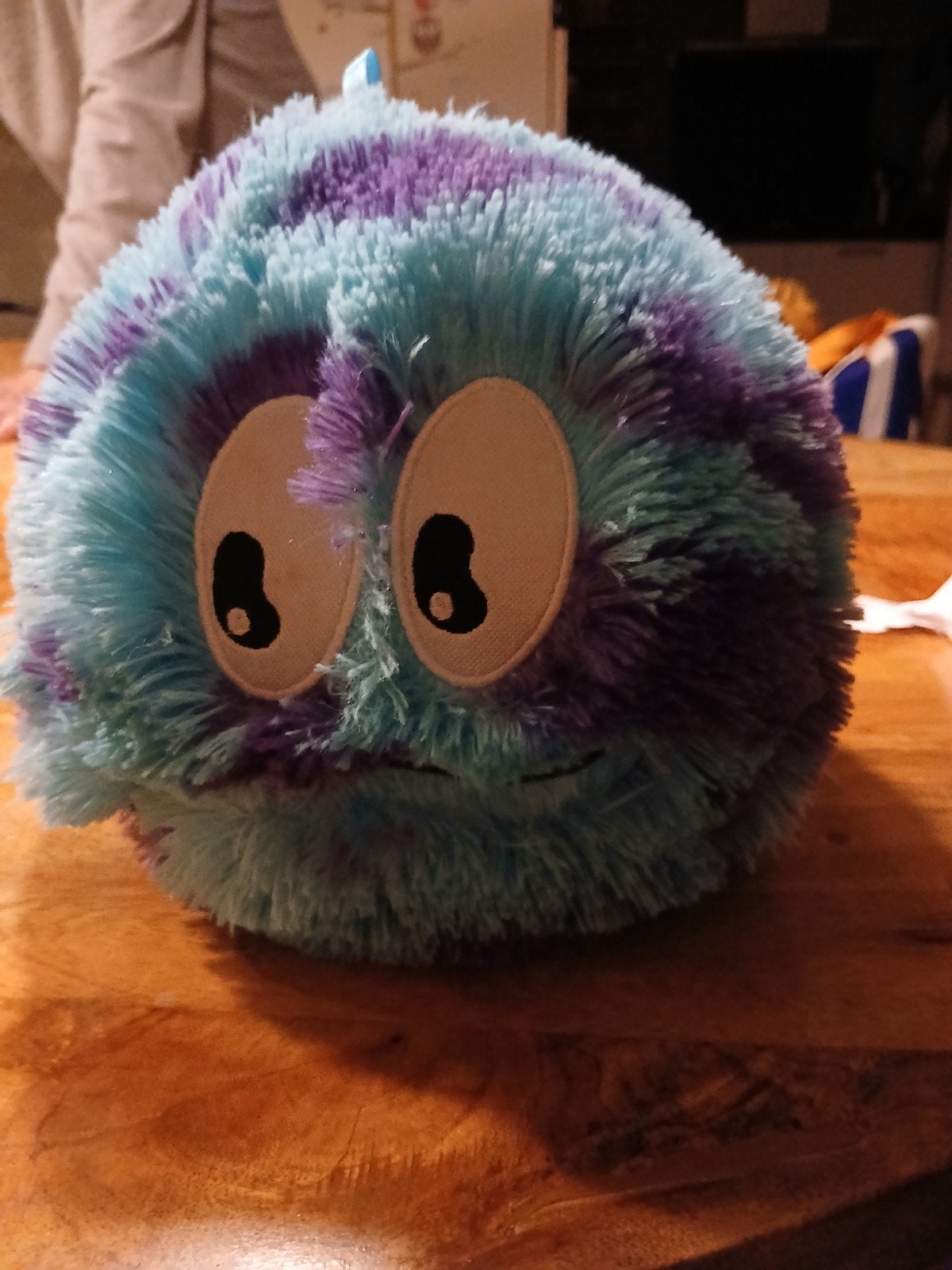Schattige pluizige knuffel met grote ogen, Ophalen of Verzenden