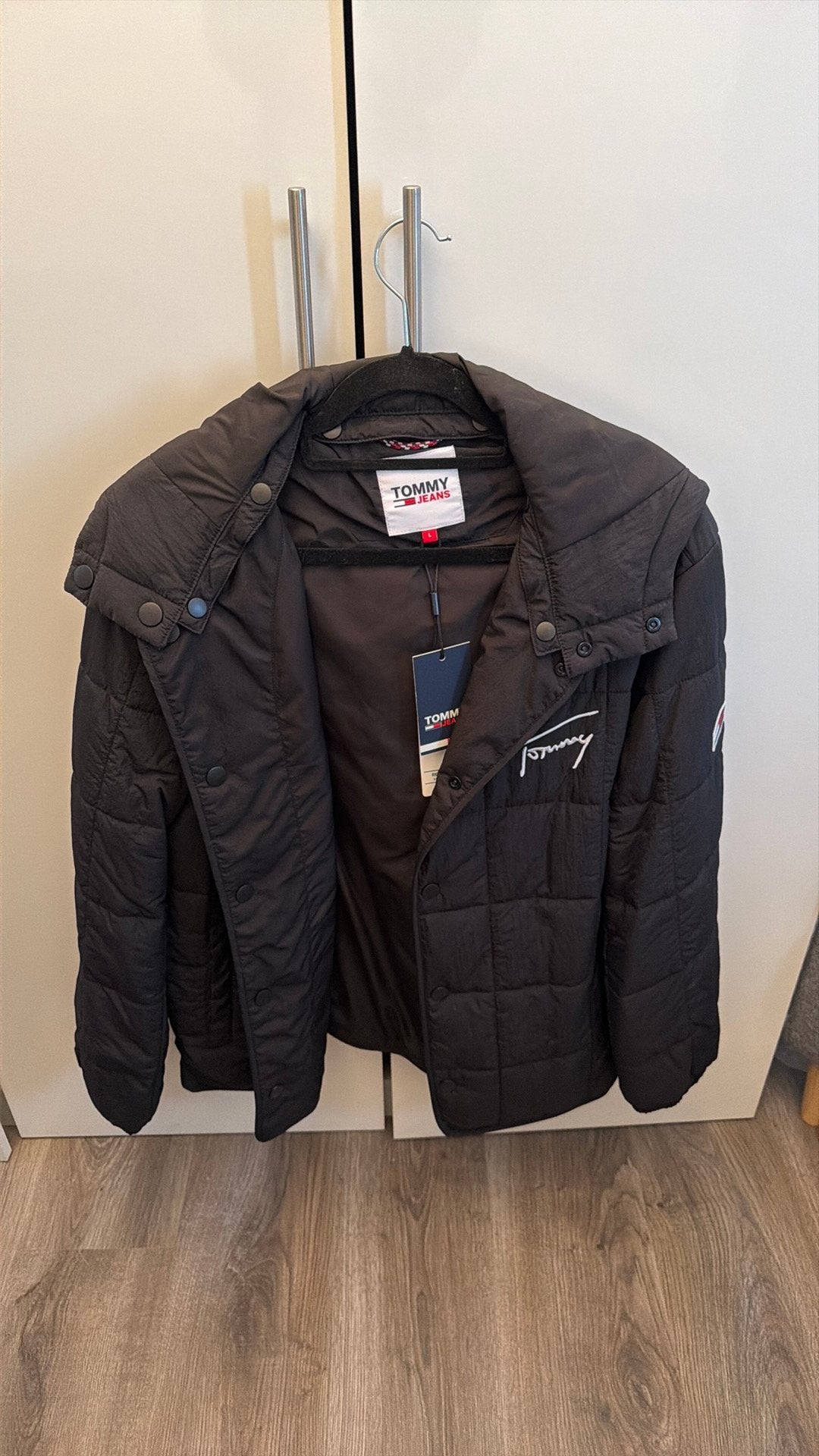 Gloednieuwe zwarte Tommy Jeans tussenjas maat L, Ophalen of Verzenden, Nieuw, Maat 52/54 (L), Zwart