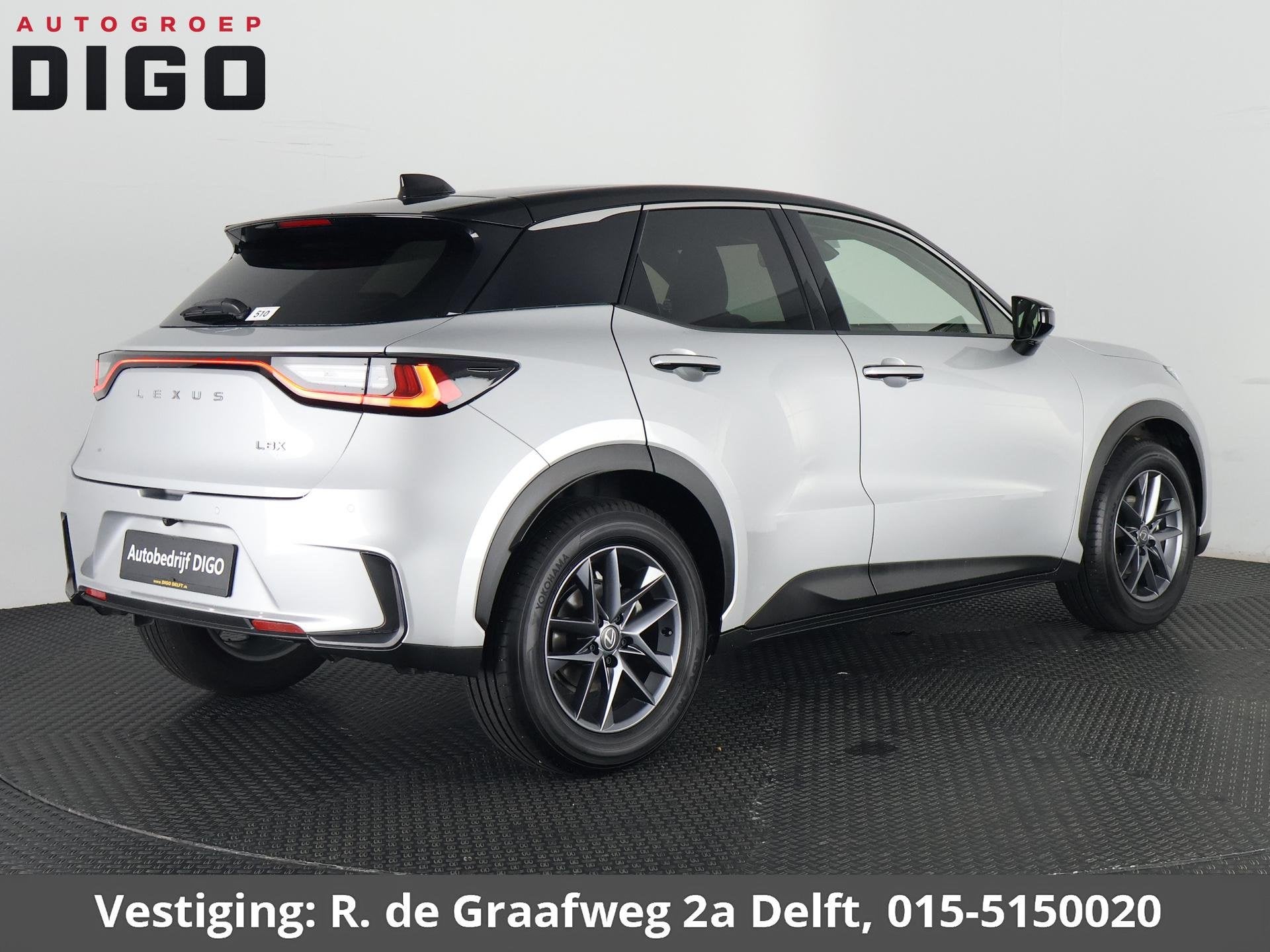 Lexus LBX 1.5 Business Line Bi-Tone 2WD | Dodehoek detectie, Auto's, Stof, Gebruikt, LBX, Automatische klimaatregeling
