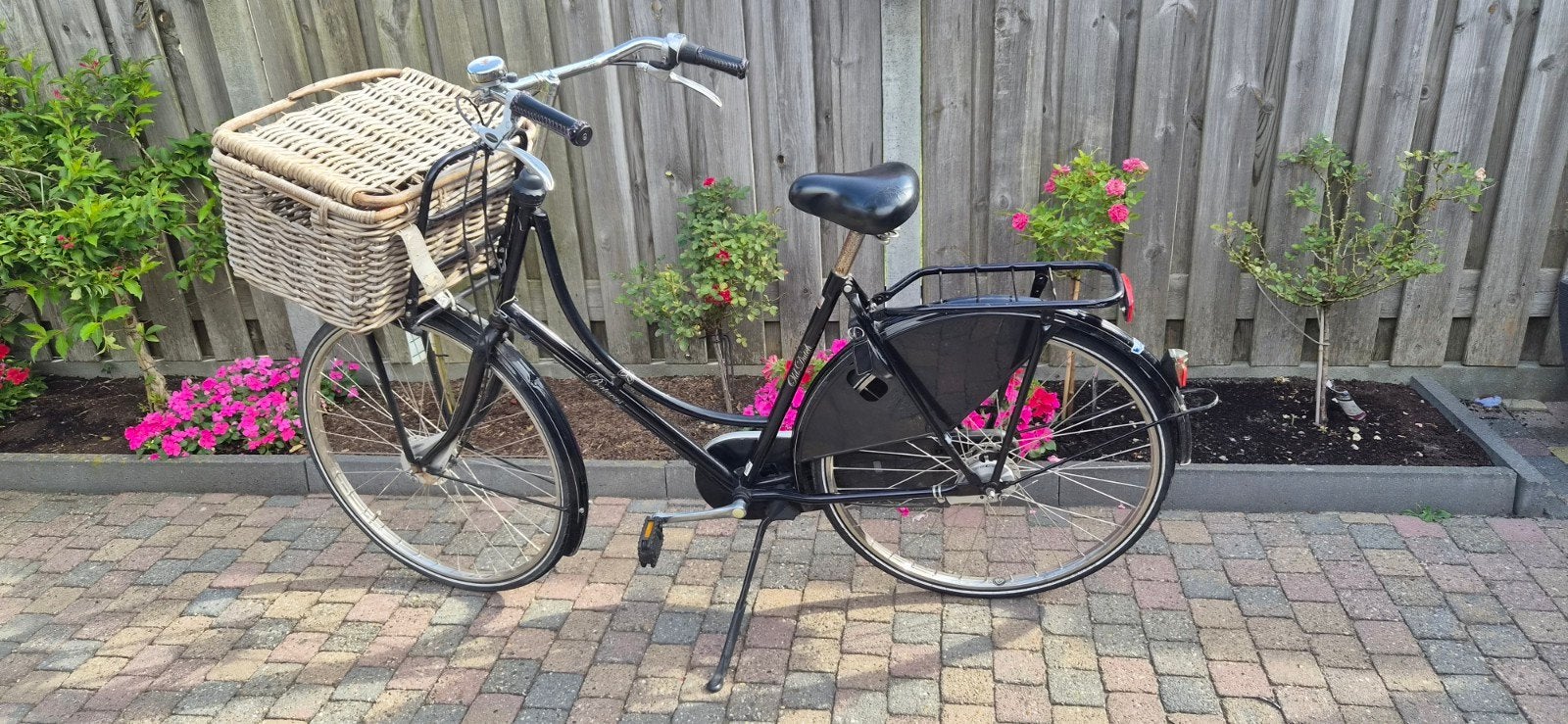 Batavus Damesfiets met Mand - Zwart, Gebruikt, Fietsen en Brommers, Fietsen | Dames | Damesfietsen, Ophalen, Velgrem, Versnellingen