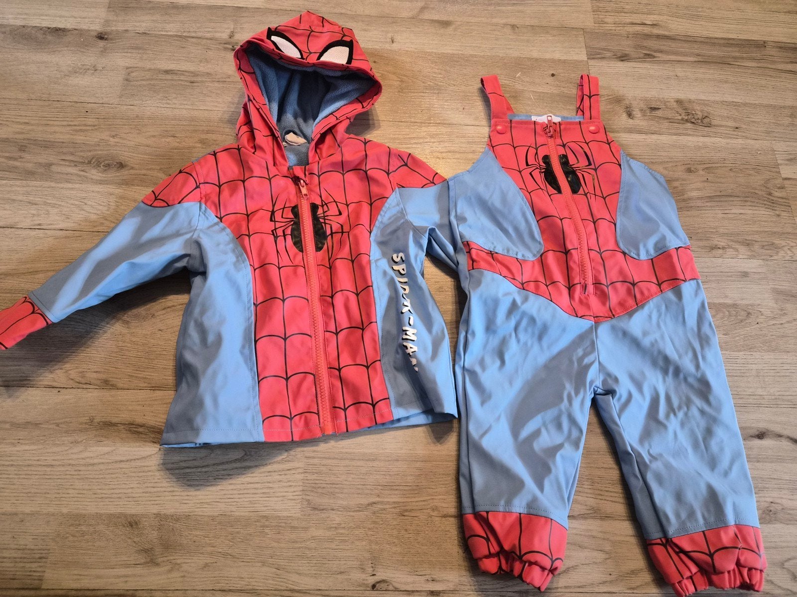 Regenpakken Spider-Man en Mickey Mouse (Primark), Ophalen of Verzenden, Primark, Jongetje, Overige typen