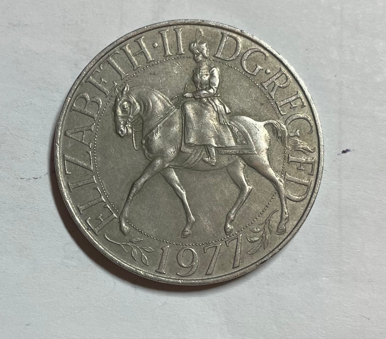 Engeland herdenkingsmunt 1977 Zilveren jubileum Elizabeth, Ophalen of Verzenden, Overige landen