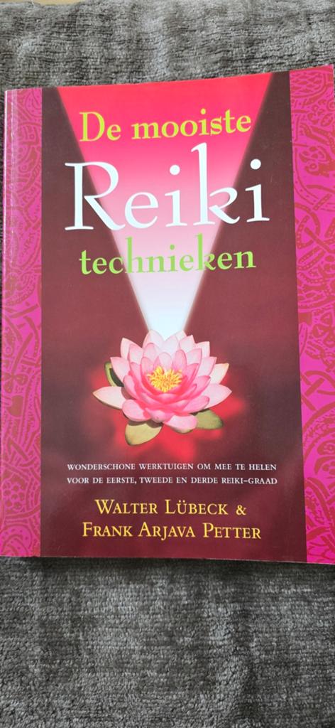 F.A. Petter - De mooiste Reiki-technieken incl extra boek, Ophalen of Verzenden, Zo goed als nieuw, Instructieboek, F.A. Petter; W. Lubeck