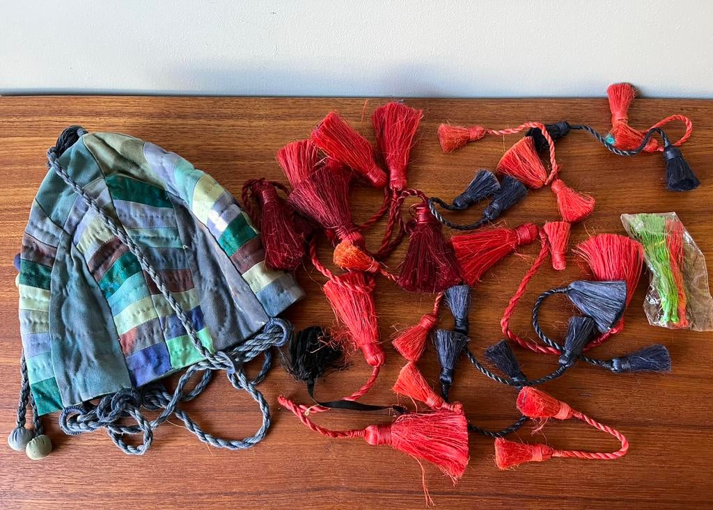 Allerlei kwastjes inclusief patchwork tasje, Gebruikt, Overige kleuren, Ophalen of Verzenden, Katoen