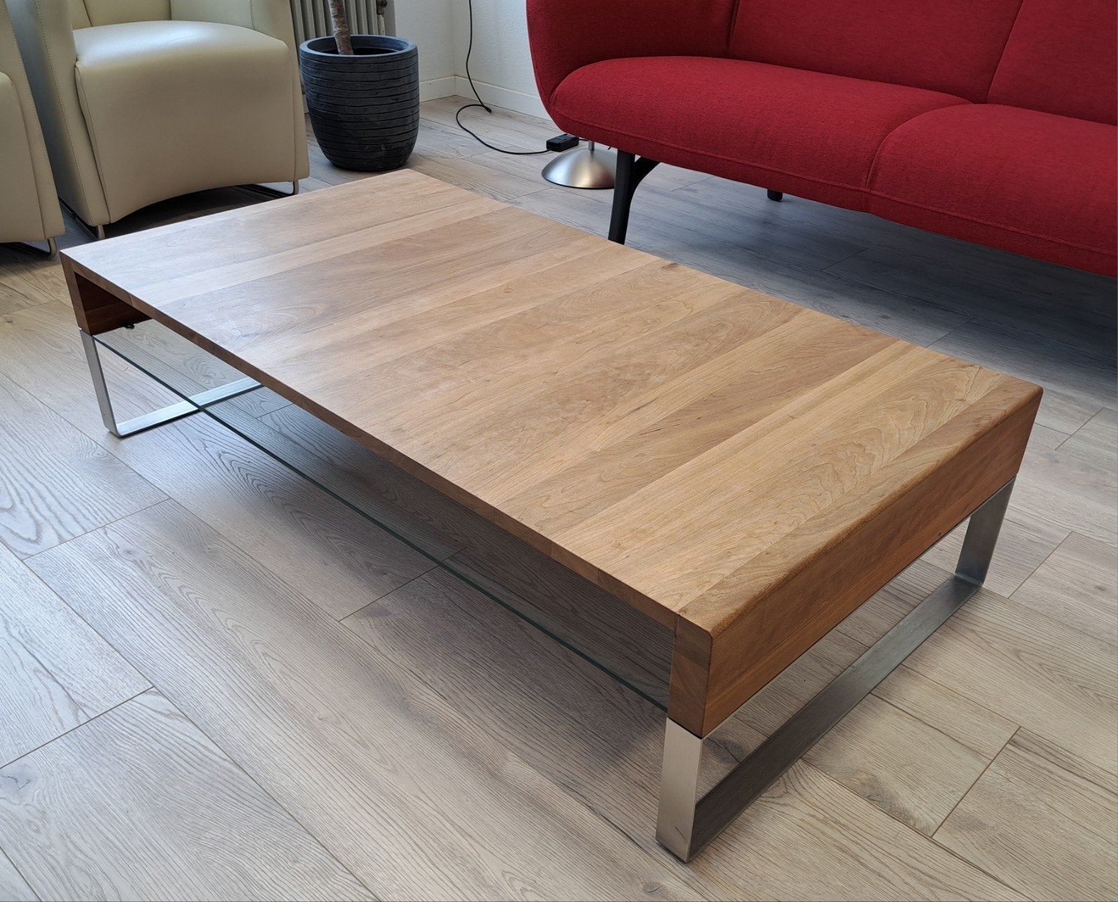 Notenhouten Leolux Aditi salontafel, Zie Google, 100 tot 150 cm, Design, 50 tot 100 cm