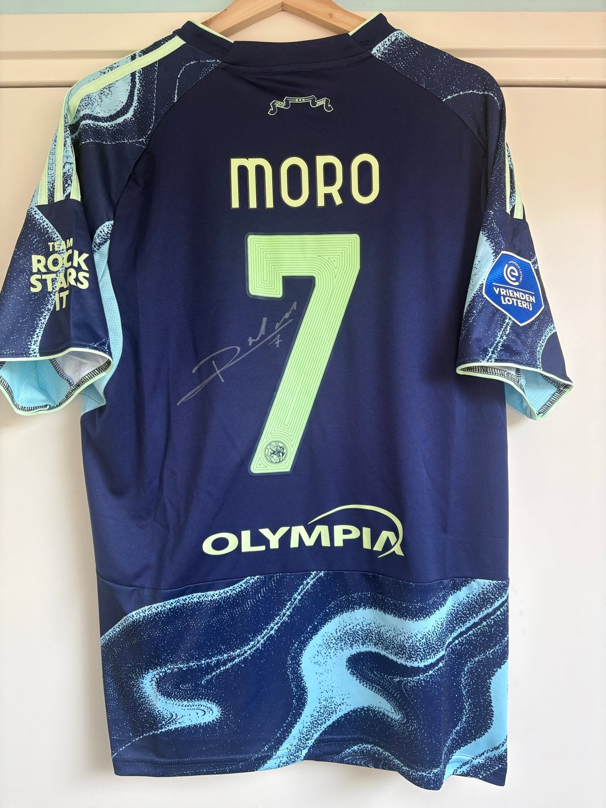 Gesigneerd Ajax shirt L Moro, Maat L, Ophalen of Verzenden, Zo goed als nieuw, Shirt
