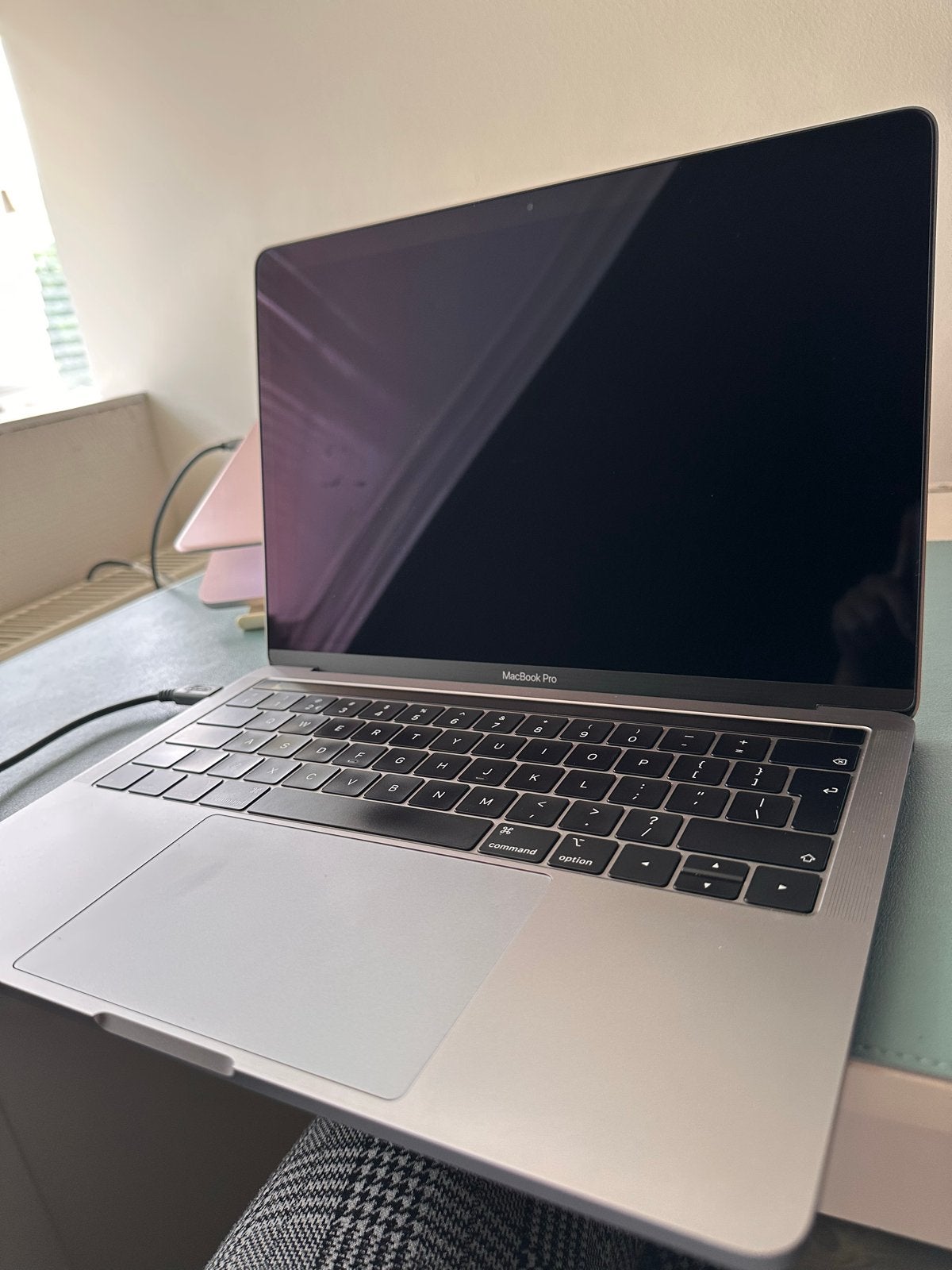 Apple MacBook Pro 2018 13 inch 250 GB Touch ID, Computers en Software, Apple Macbooks, Gebruikt, 256 GB, 2 tot 3 Ghz, Qwerty