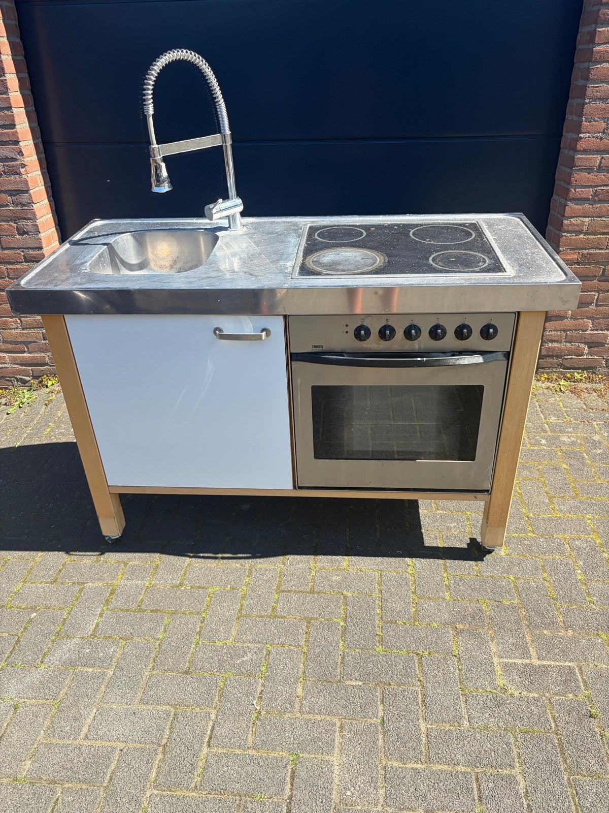 Compacte noodkeuken met spoelbak, kookplaat en oven, Huis en Inrichting, Keuken | Complete keukens, Gebruikt, Wit, Overige typen