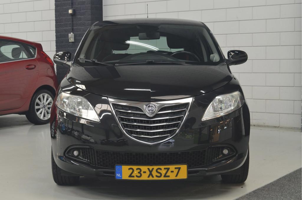 Lancia Y(psilon) Ypsilon 1.2 Black & Red //. 101.000 km // A, Auto's, Lancia, Voorwielaandrijving, Euro 5, Gebruikt, 4 cilinders