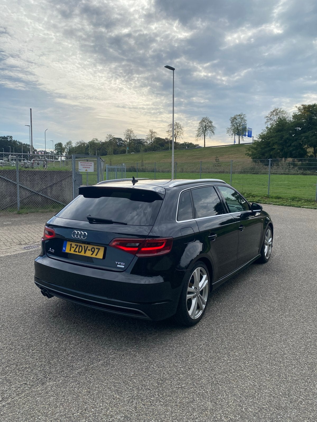 Foto 5 van Audi A3 1.4 TFSI ULTRA COD 110KW Sportback 2015 Zwart