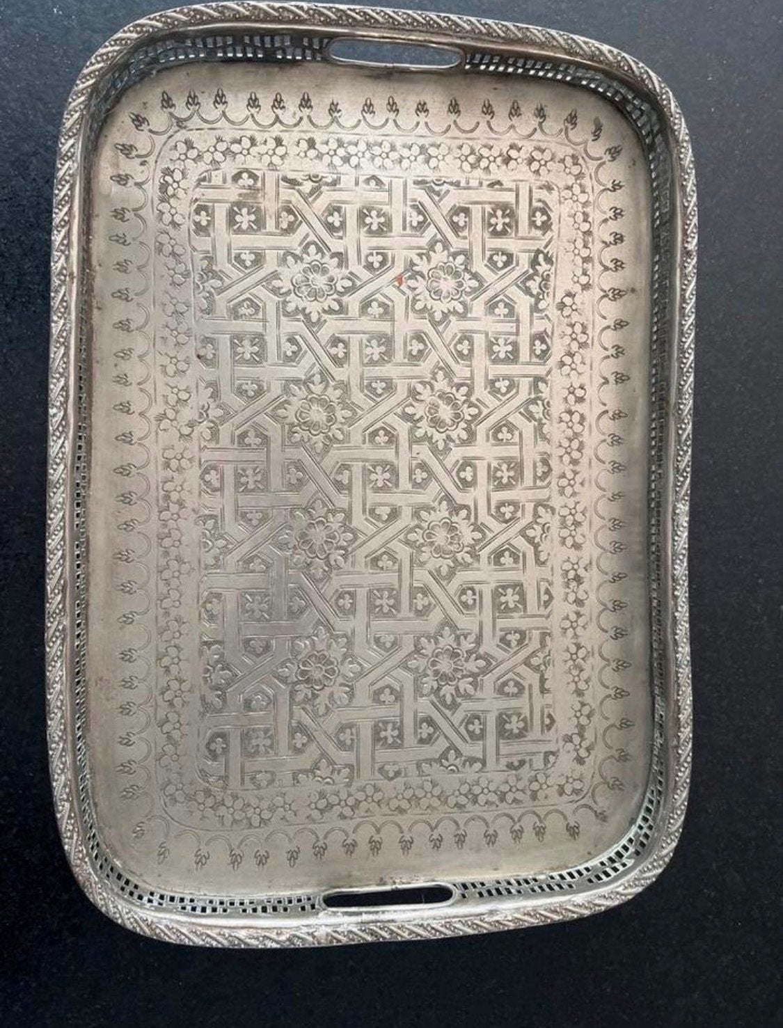 Marokkaans Theedienblad - Handgemaakt Verzilverd Messing, Antiek en Kunst, Ophalen