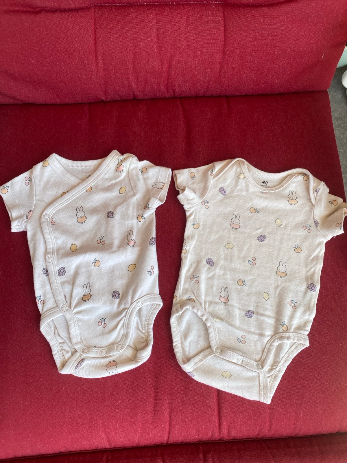 H&M Miffy Rompers (2 stuks) - Maat 56, Ophalen of Verzenden, Zo goed als nieuw, Jongetje of Meisje