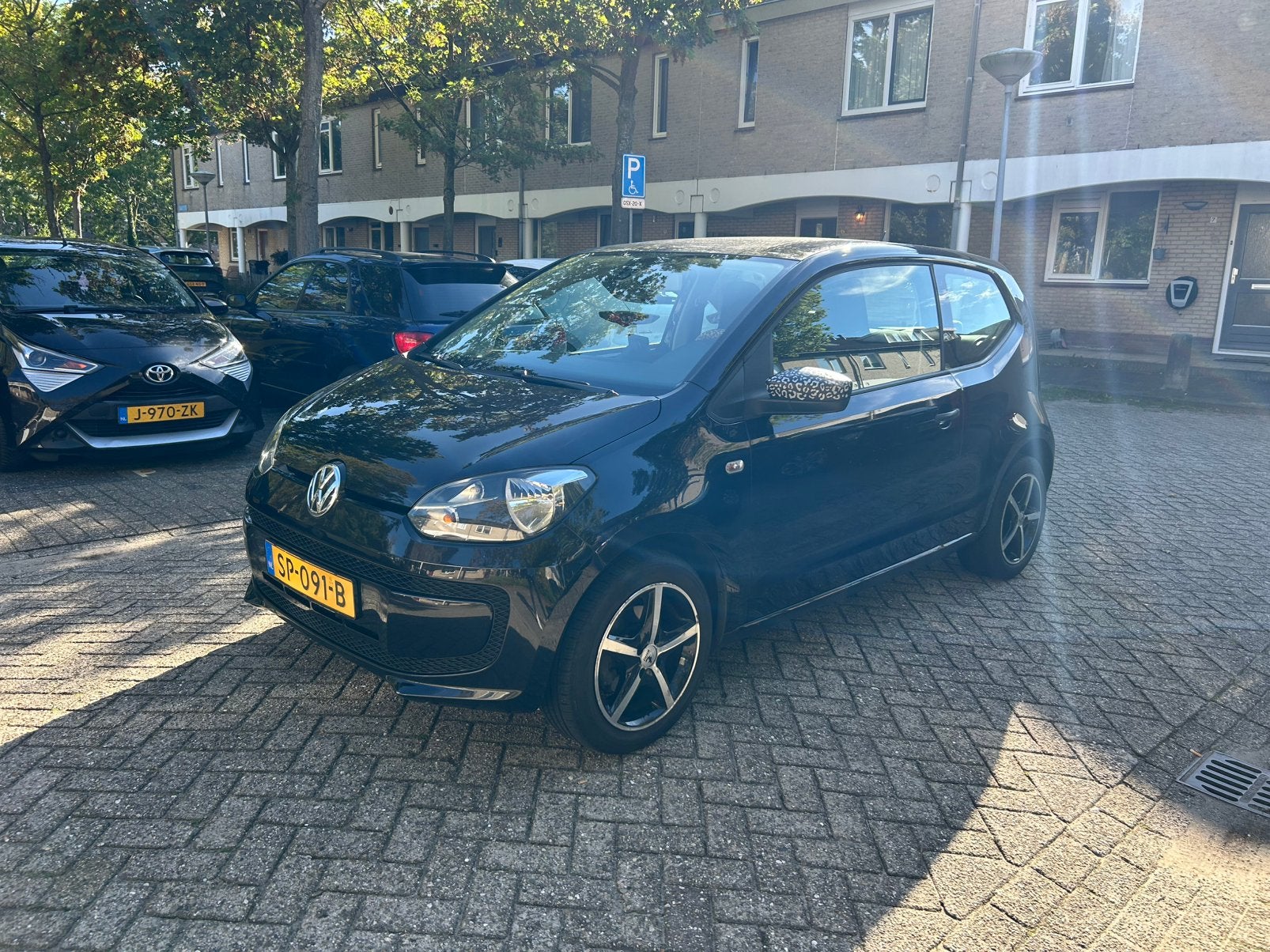 Volkswagen up! 1.0 44KW 2012 Zwart met metalen velgen, Auto's, Voorwielaandrijving, Euro 5, Stof, 4 stoelen