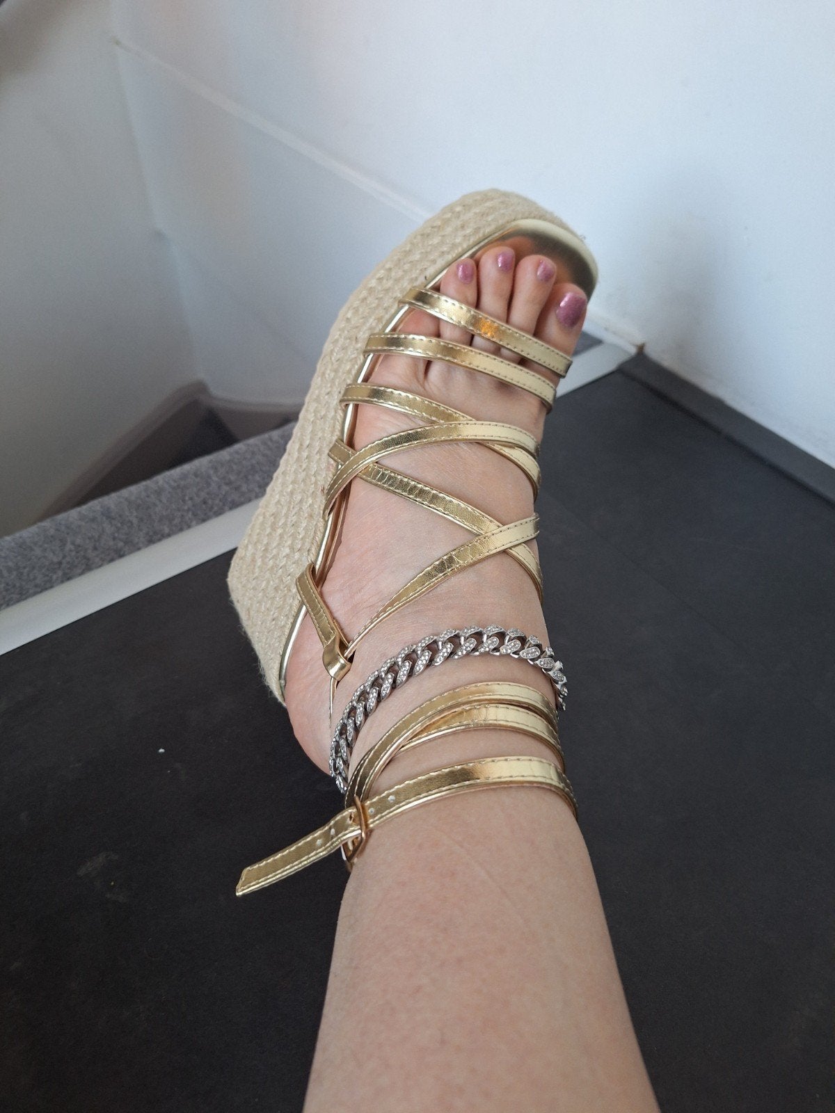 Gouden sandalen met sleehak, maat 39, Kleding | Dames, Schoenen, Overige kleuren, Sandalen of Muiltjes, Ophalen of Verzenden, Onbekend