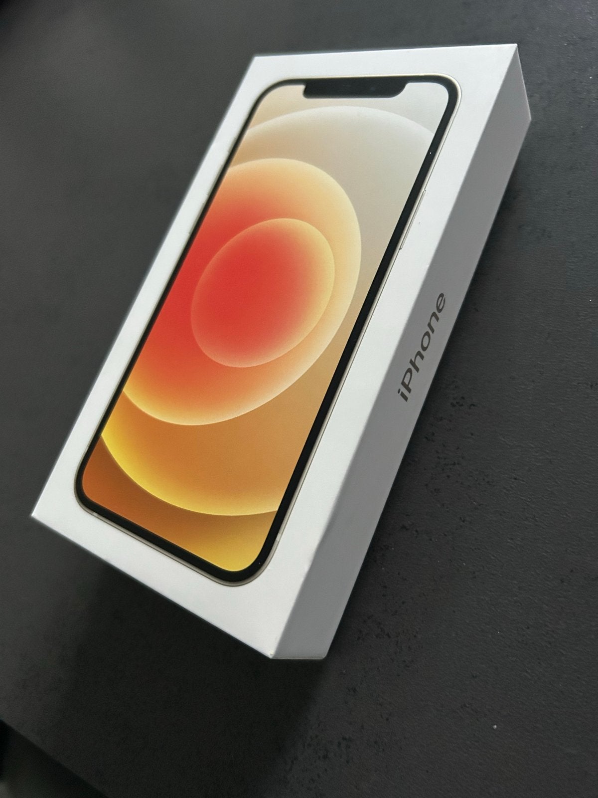 iPhone 12 met lichtblauw hoesje en oplaadsnoer, Telecommunicatie, Mobiele telefoons | Apple iPhone, Ophalen, Gebruikt, Blauw, Zonder simlock