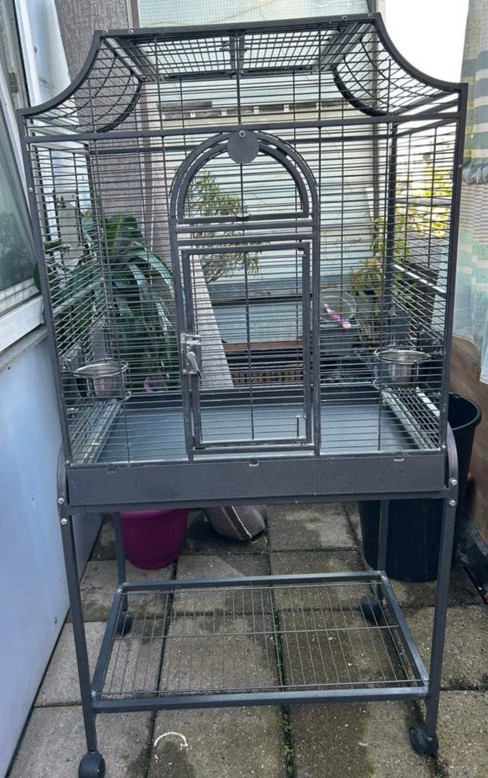 Grote mooie verrijdbare kooi, Ophalen of Verzenden, Gebruikt, Metaal, Vogelkooi