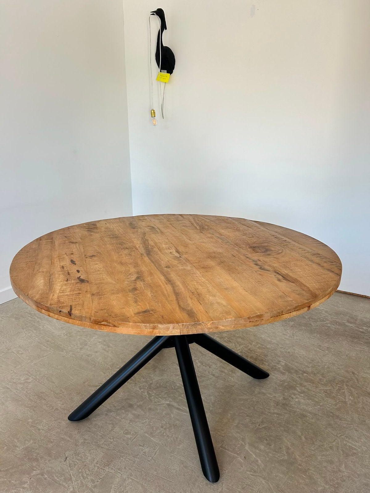 Ronde houten eettafel met zwart metalen onderstel, Ophalen, 100 tot 150 cm, Rond, Zo goed als nieuw
