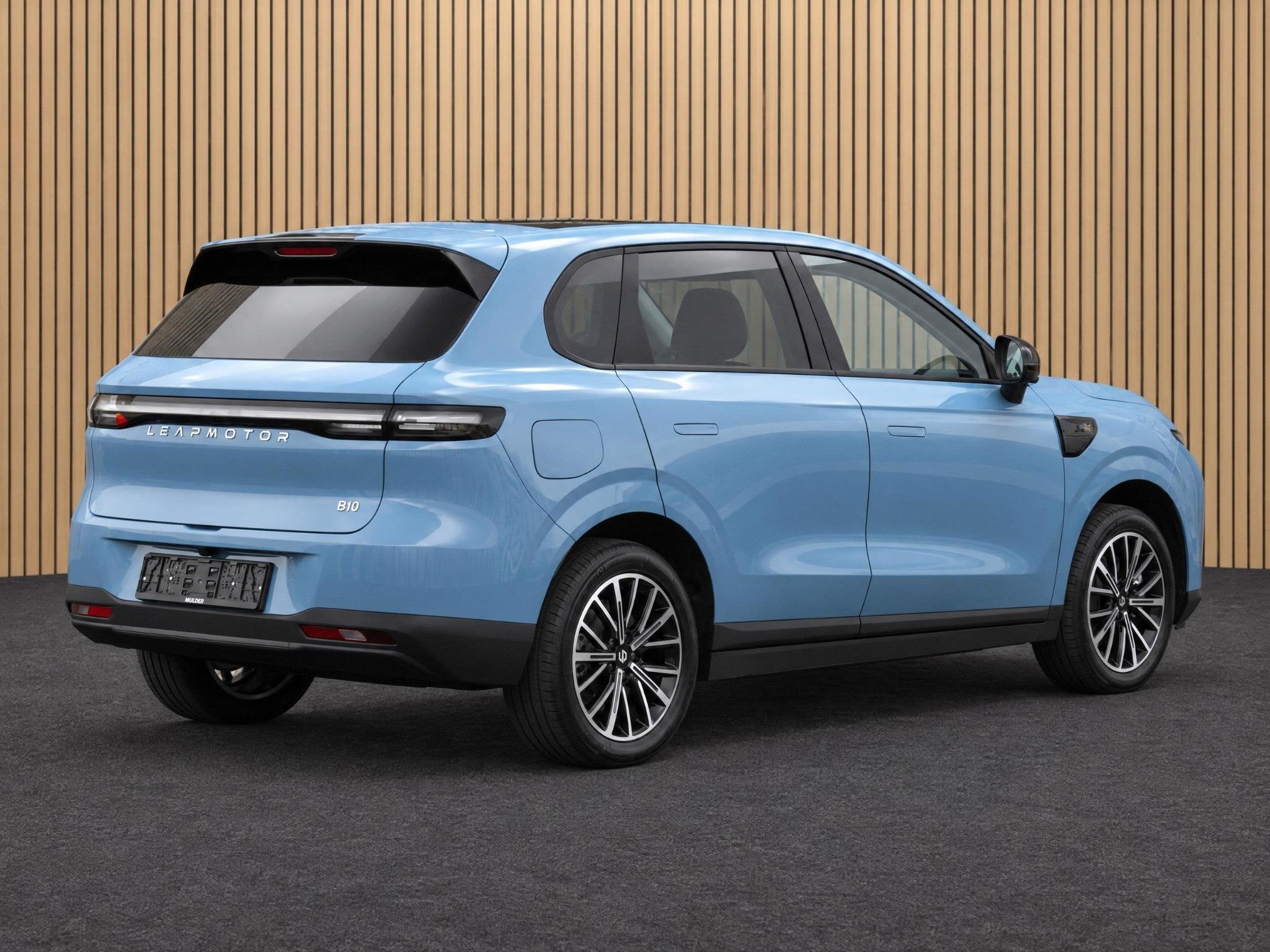 Leapmotor B10 Design Hybrid EV 18.8 kWh VOORRAAD KORTING, Auto's, 12 maanden, Achterwielaandrijving, Euro 6, 4 cilinders
