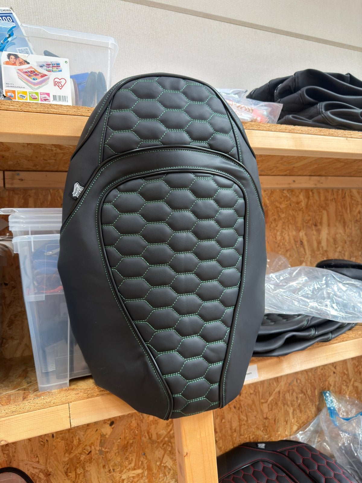 Zip duo RS zadelhoes met groene stiksels, kunstleer, Verzenden