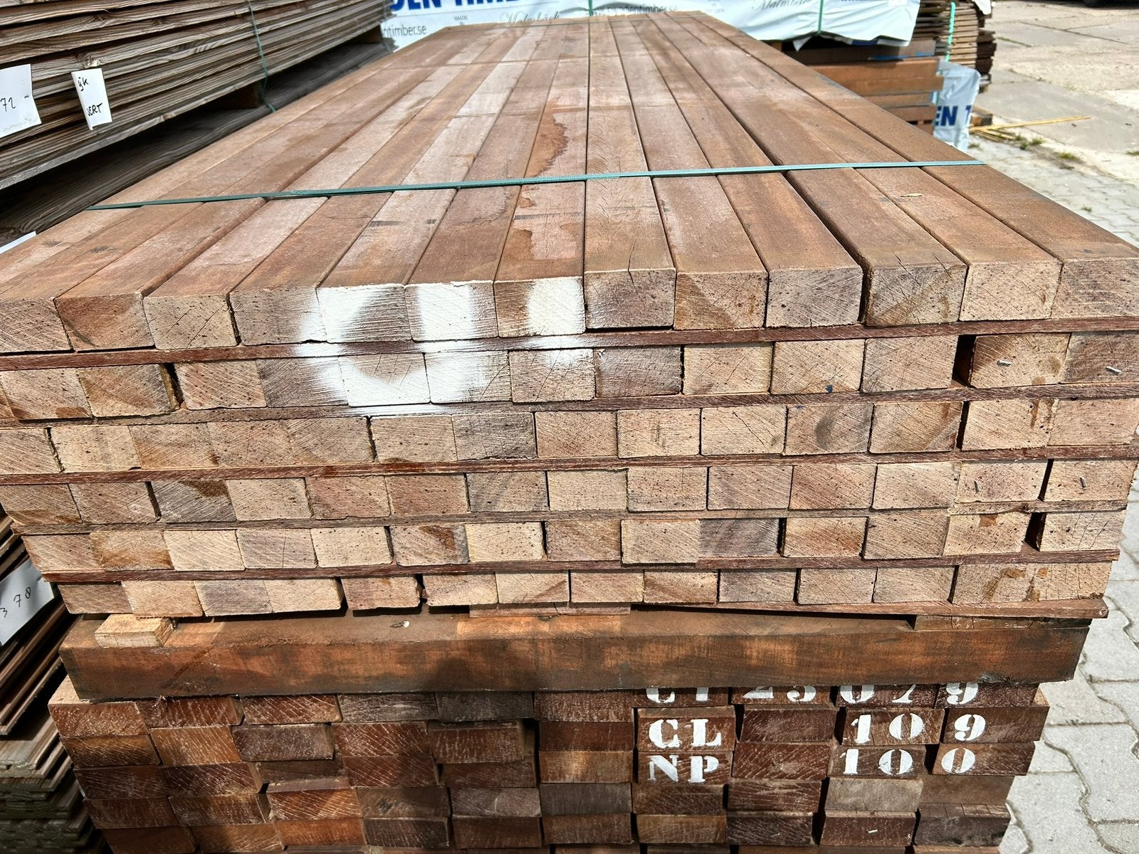 Azobe geschaafde regels 45x70 mm balken, Tuin en Terras, Nieuw, Ophalen of Verzenden, Hardhout, 250 cm of meer