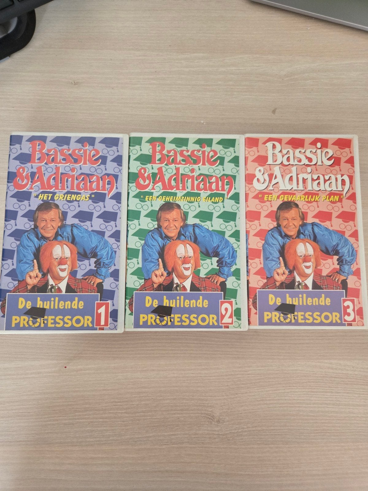 Bassie & Adriaan: De Huilende Professor VHS (Deel 1, 2, 3), Cd's en Dvd's, Boxset, Gebruikt, Alle leeftijden, Kinderfilm