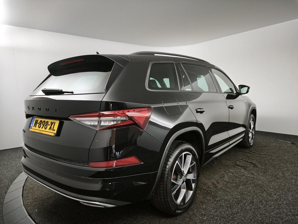Skoda Kodiaq 1.5 TSI Sportline Business | Camera | Matrix LE, Auto's, Skoda, 4 cilinders, Alcantara, Zwart, Origineel Nederlands