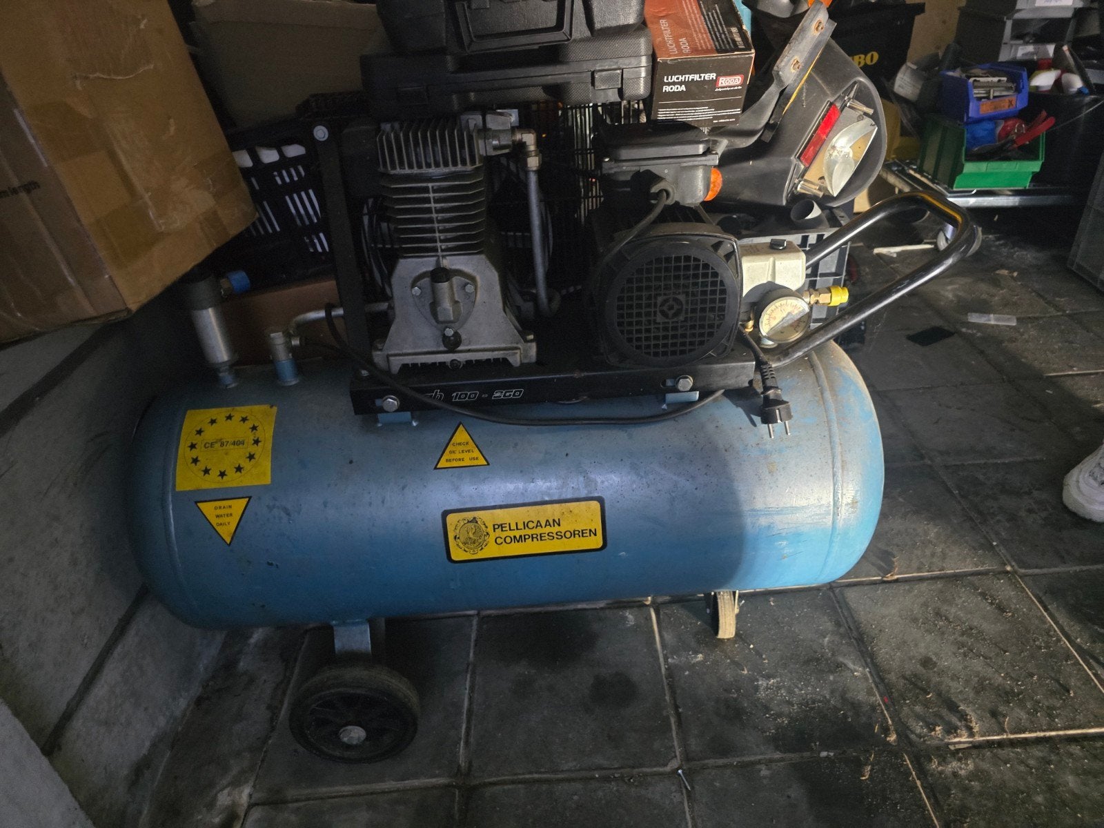 Pellicaan Compressor - Zo goed als nieuw, Ophalen, 6 tot 10 bar, Zo goed als nieuw, 25 tot 100 liter
