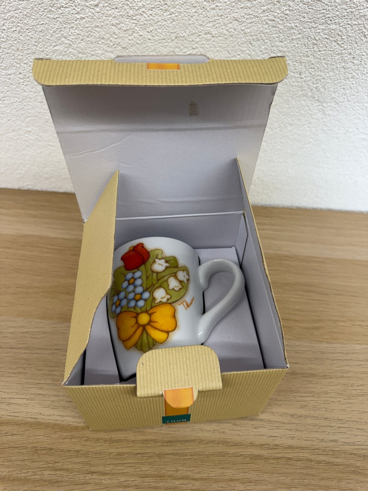 Thun porseleinen theemok met bloemen en originele doos, Huis en Inrichting, Keuken | Servies, Overige merken, Nieuw, Porselein