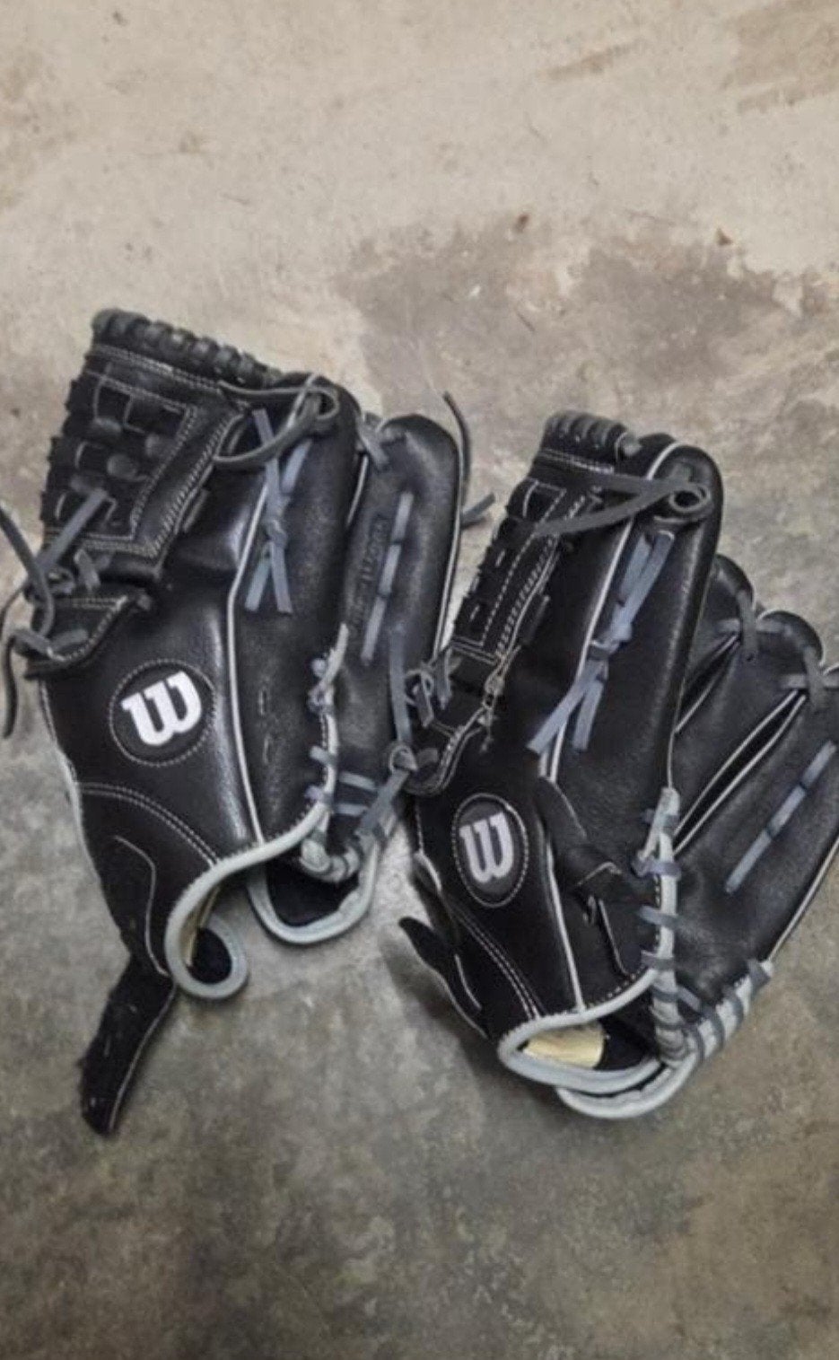 2 Professionele Honkbalhandschoenen + Softbal & Honkbal, Ophalen of Verzenden, Zo goed als nieuw