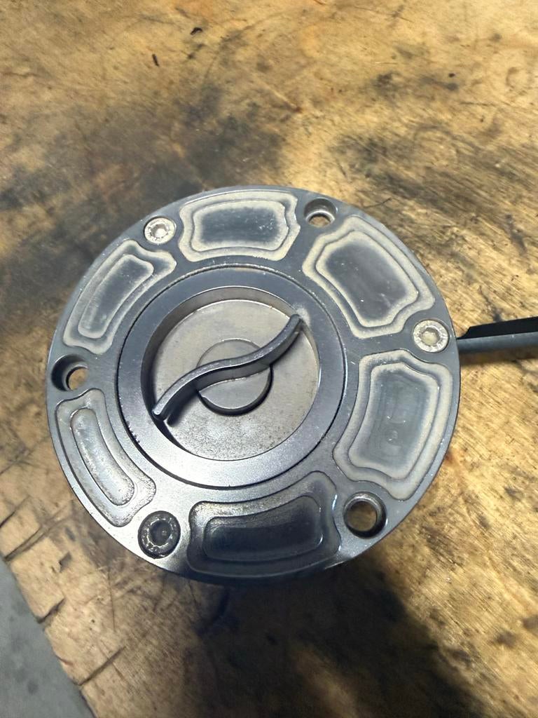 Suzuki Gsxr 600/750 k6/k7 Snelwissel Tankdop Zonder Sleutel, Motoren, Ophalen of Verzenden, Gebruikt