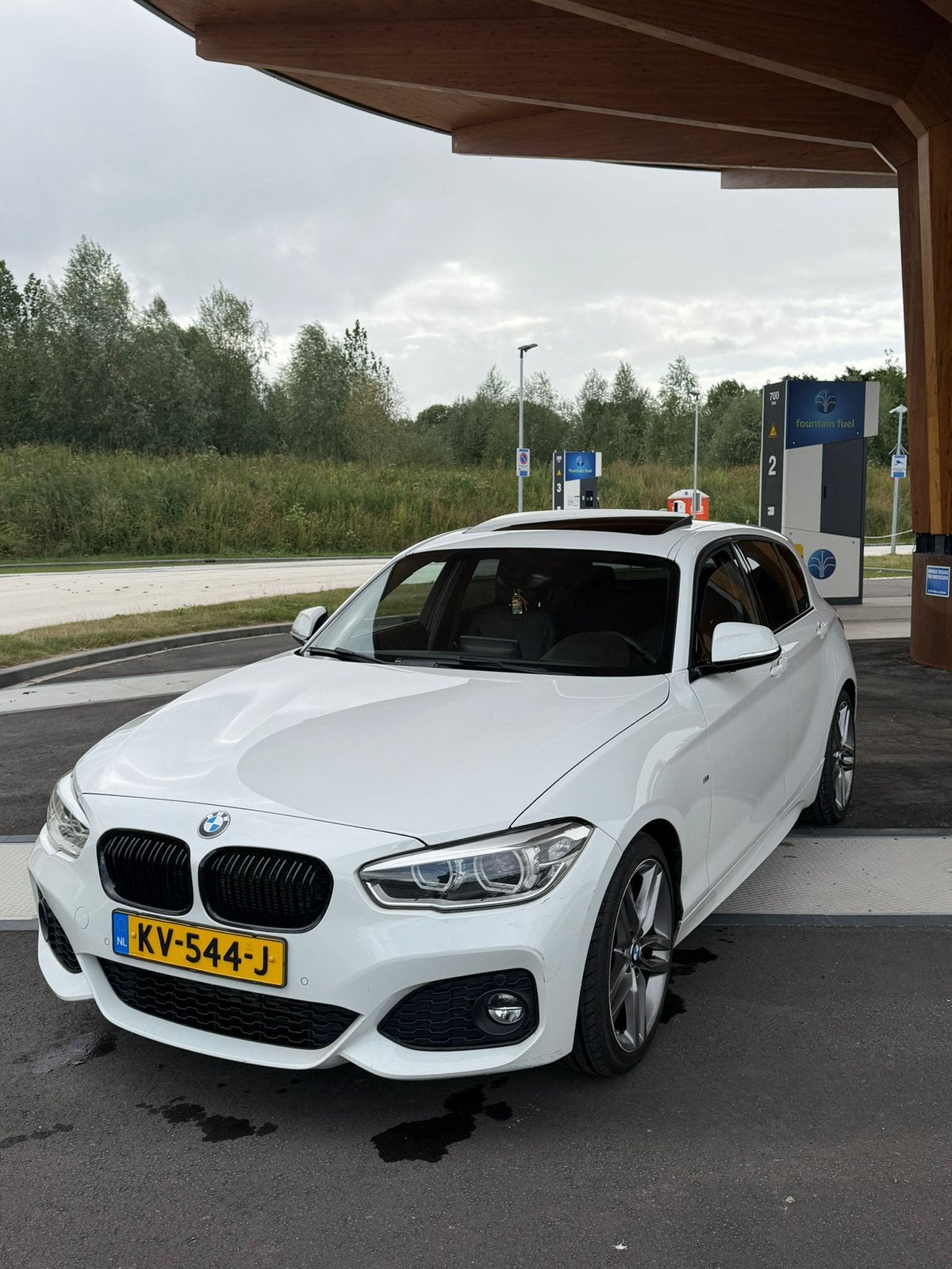 BMW 1-Serie 118i 136pk Aut 2016 Wit, Auto's, BMW, Wit, Automatische klimaatregeling, 650 kg, 19 km/l