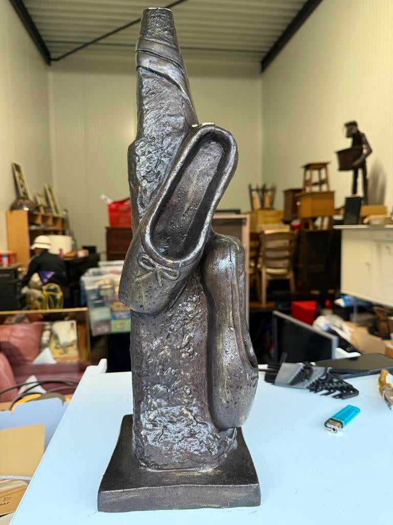 Bronzen beeld van balletschoenen, Antiek en Kunst, Overige onderwerpen, Ophalen of Verzenden, 20 - 50 cm, Beeld