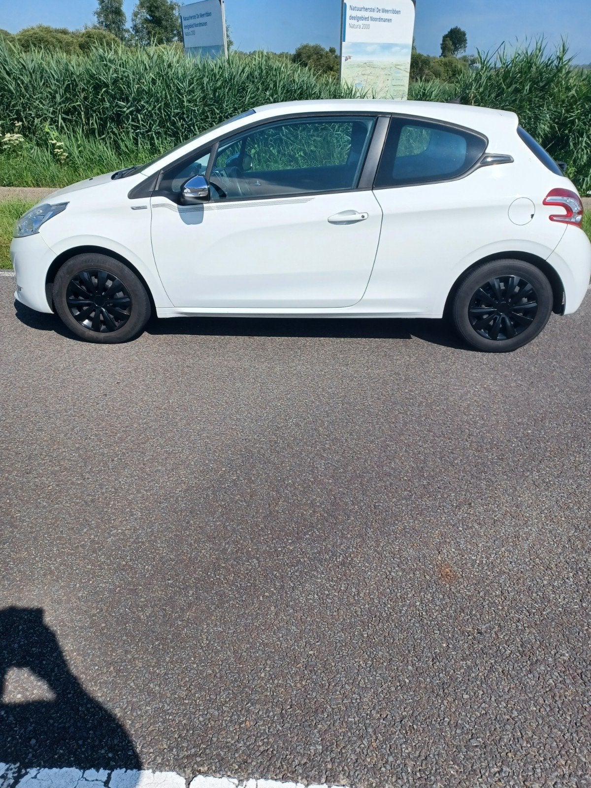 Peugeot 208 1.2 VTI 60KW/82PK 3-D 2013 Wit, Auto's, Peugeot, Voorwielaandrijving, Stof, 31 €/maand, Wit