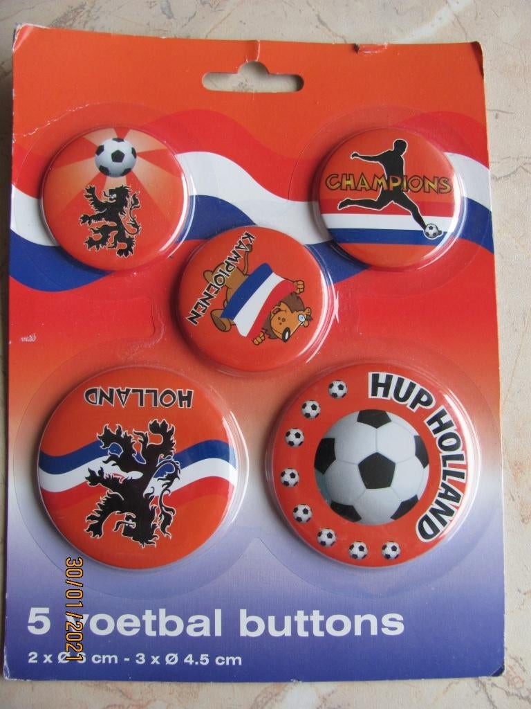 NIEUW verpakking 5x VOETBAL oranje BUTTON buttons rond SPELD, Ophalen of Verzenden, Nieuw, Overige binnenlandse clubs, Overige typen