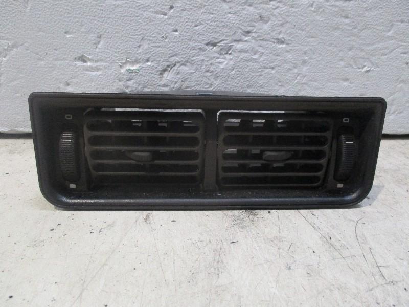Dashboard Luchtrooster Midden Ford Sierra I 83bga014l21b, Gebruikt, Henry-Ford-Straße  1, Köln 50735, , Duitsland, Ford-Werke GmbH